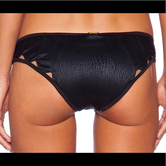 Beach Bunny Other - NWT Beach Bunny Jagged Edge Bikini Bottom Size M